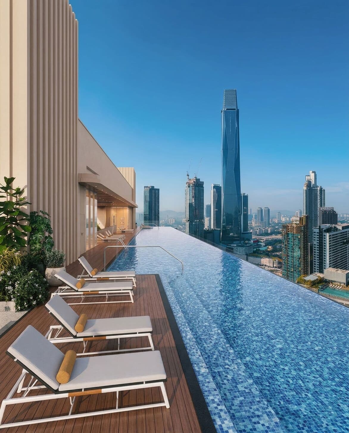 118-Metre Infinity Pool